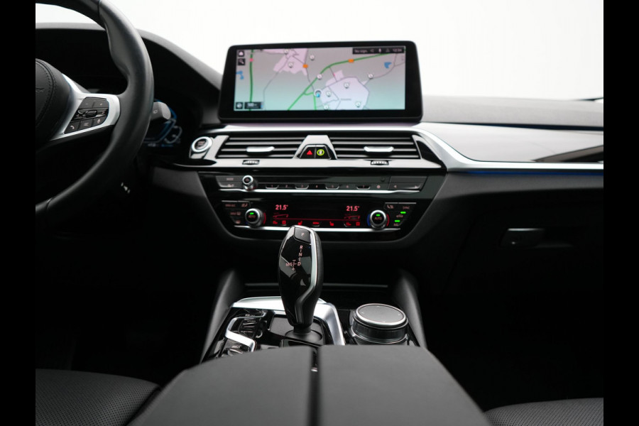 BMW 5 Serie Touring 530e Sportline Plug In Hybrid 293pk Dealer O.H. PHEV | Panodak | Head Up | Adaptive Cruise | Laser LED | Lederen Sportstoelen Verwarmd | Apple Carplay | Sfeerverlichting | Navigatie | Virtual | Keyless | Blis | DAB |