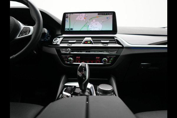 BMW 5 Serie Touring 530e Sportline Plug In Hybrid 293pk Dealer O.H. PHEV | Panodak | Head Up | Adaptive Cruise | Laser LED | Lederen Sportstoelen Verwarmd | Apple Carplay | Sfeerverlichting | Navigatie | Virtual | Keyless | Blis | DAB |