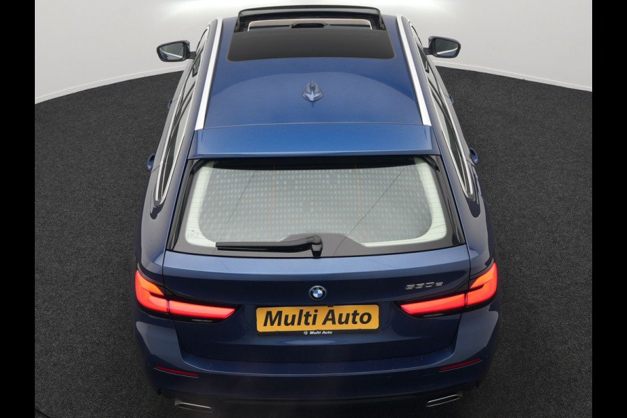 BMW 5 Serie Touring 530e Sportline Plug In Hybrid 293pk Dealer O.H. PHEV | Panodak | Head Up | Adaptive Cruise | Laser LED | Lederen Sportstoelen Verwarmd | Apple Carplay | Sfeerverlichting | Navigatie | Virtual | Keyless | Blis | DAB |
