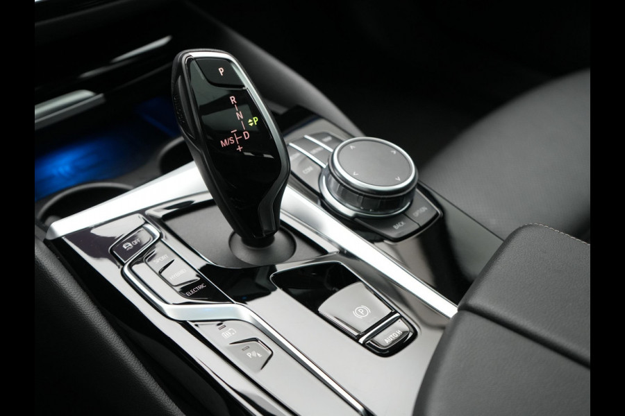 BMW 5 Serie Touring 530e Sportline Plug In Hybrid 293pk Dealer O.H. PHEV | Panodak | Head Up | Adaptive Cruise | Laser LED | Lederen Sportstoelen Verwarmd | Apple Carplay | Sfeerverlichting | Navigatie | Virtual | Keyless | Blis | DAB |