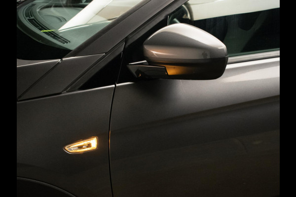 Opel Grandland X 1.2 Turbo Edition Sport (CARPLAY,NAVI,LED,CRUISE,CLIMATE,TREKHAAK,SPORTSTOELEN,CAMERA,PDC,GETINT,NETTESTAAT)