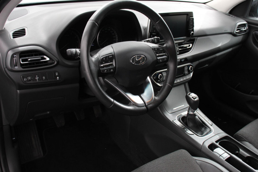 Hyundai i30 Wagon 1.0 T-GDi 120 Pk Essential Navigatie Apple Carplay/Android Auto Climate Control Camera Afneembare Trekhaak Lane Assist Privacy Glass Keyless Go
