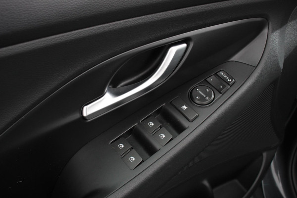 Hyundai i30 Wagon 1.0 T-GDi 120 Pk Essential Navigatie Apple Carplay/Android Auto Climate Control Camera Afneembare Trekhaak Lane Assist Privacy Glass Keyless Go