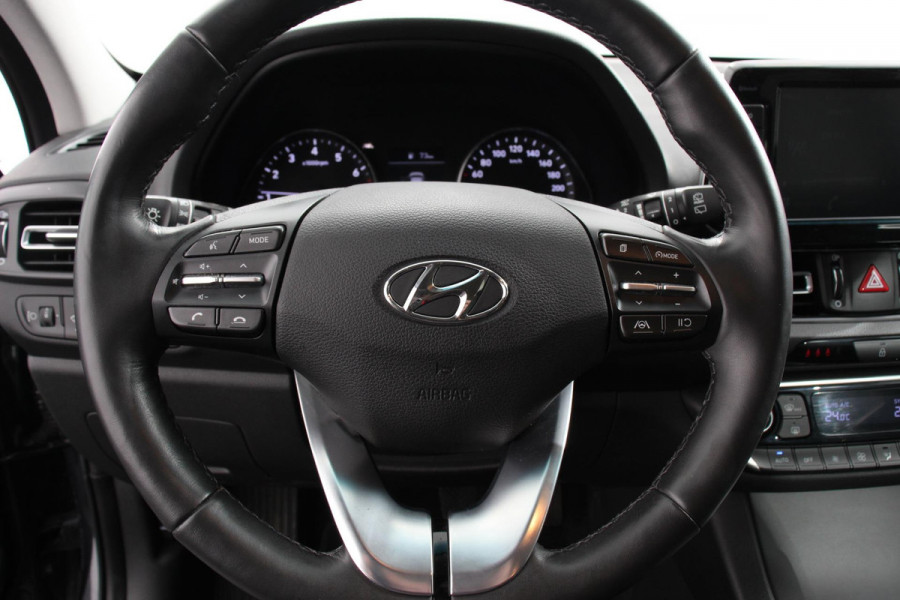 Hyundai i30 Wagon 1.0 T-GDi 120 Pk Essential Navigatie Apple Carplay/Android Auto Climate Control Camera Afneembare Trekhaak Lane Assist Privacy Glass Keyless Go