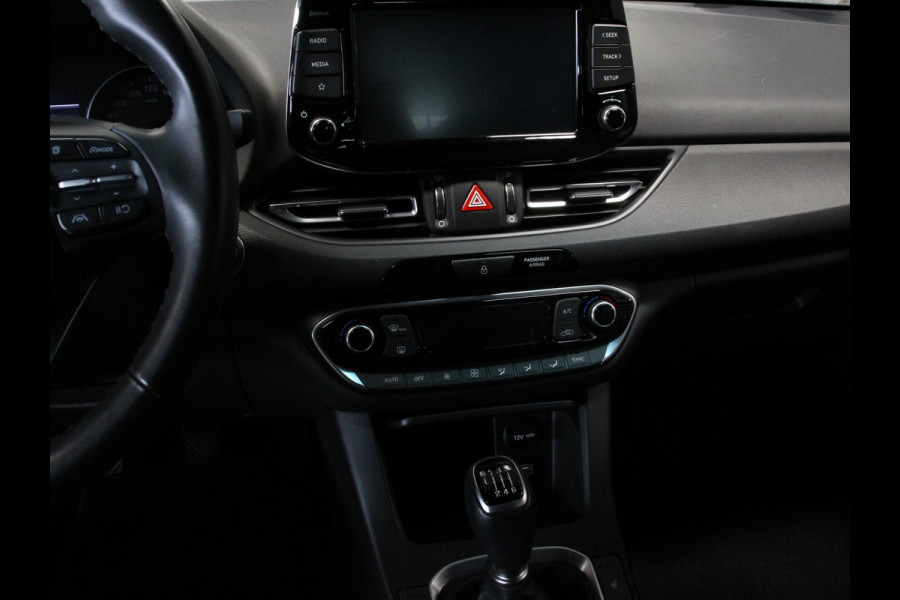 Hyundai i30 Wagon 1.0 T-GDi 120 Pk Essential Navigatie Apple Carplay/Android Auto Climate Control Camera Afneembare Trekhaak Lane Assist Privacy Glass Keyless Go