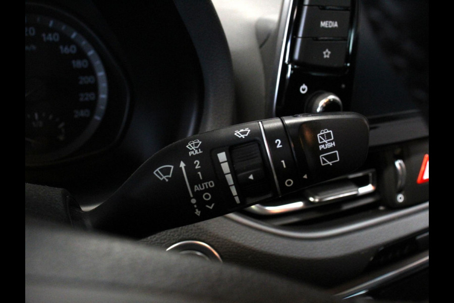 Hyundai i30 Wagon 1.0 T-GDi 120 Pk Essential Navigatie Apple Carplay/Android Auto Climate Control Camera Afneembare Trekhaak Lane Assist Privacy Glass Keyless Go