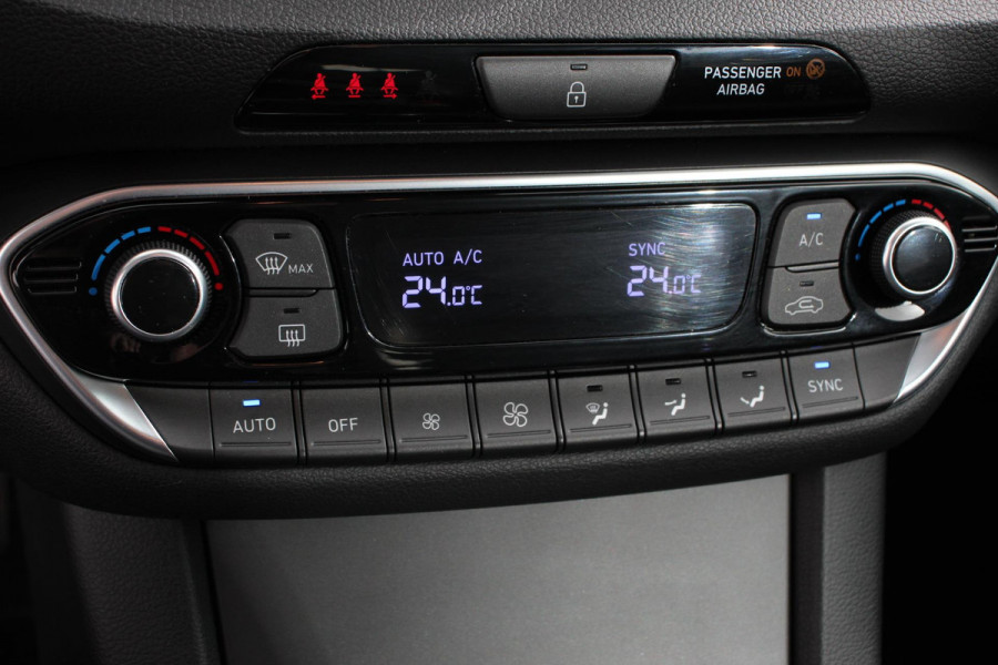 Hyundai i30 Wagon 1.0 T-GDi 120 Pk Essential Navigatie Apple Carplay/Android Auto Climate Control Camera Afneembare Trekhaak Lane Assist Privacy Glass Keyless Go