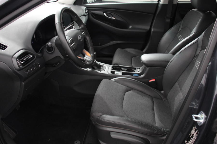 Hyundai i30 Wagon 1.0 T-GDi 120 Pk Essential Navigatie Apple Carplay/Android Auto Climate Control Camera Afneembare Trekhaak Lane Assist Privacy Glass Keyless Go