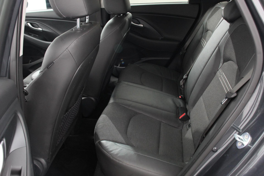 Hyundai i30 Wagon 1.0 T-GDi 120 Pk Essential Navigatie Apple Carplay/Android Auto Climate Control Camera Afneembare Trekhaak Lane Assist Privacy Glass Keyless Go