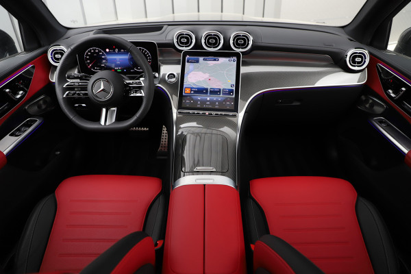 Mercedes-Benz GLC 300e AMG 4-Matic | 313PK | Achterasbesturing | Luchtvering | Head-up | Pano | Keyles-go | Sfeerverlichting | Distronic | Burmest