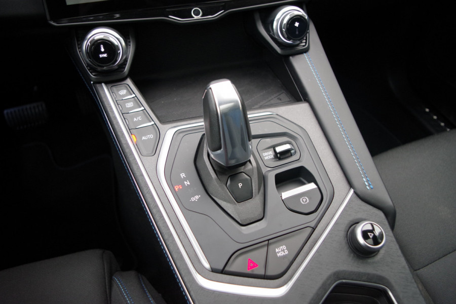 Lynk & Co 01 1.5 262 PK PHEV, Panoramadak, LED, Keyless