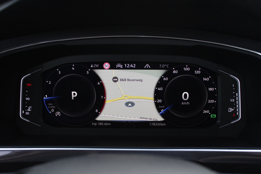 Volkswagen Tiguan Allspace 1.5 TSI Highline Business R-line / Panoramadak / Camera / Keyless / 20'' / Navigatie / Virtual Cockpit / Stoelverwarming / DAB / Dodehoek / ACC