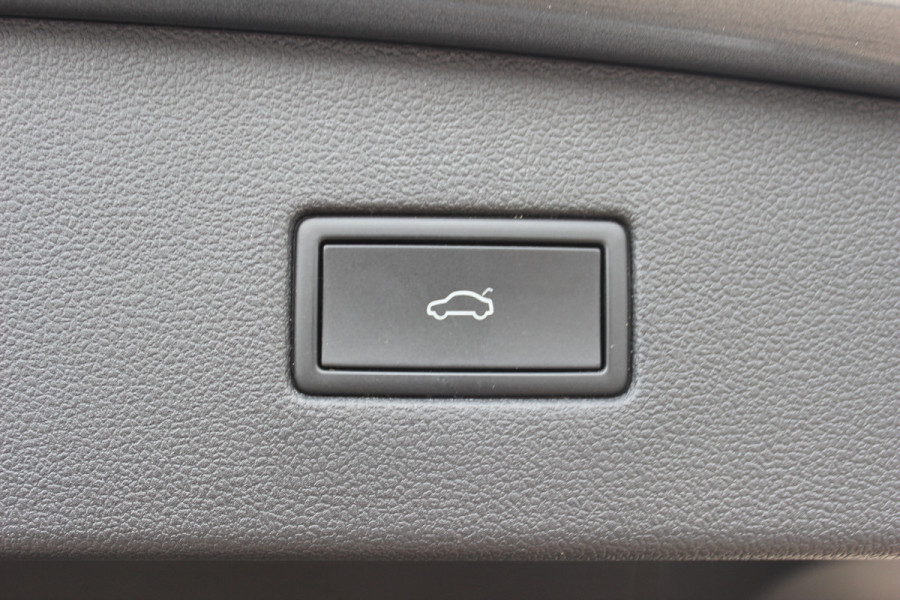 Volkswagen Tiguan Allspace 1.5 TSI Highline Business R-line / Panoramadak / Camera / Keyless / 20'' / Navigatie / Virtual Cockpit / Stoelverwarming / DAB / Dodehoek / ACC