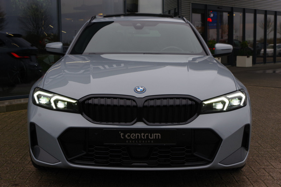 BMW 3 Serie Touring 330e 293 PK xDrive High Executive M-Sport Pro, Kuipstoelen, Panoramadak, Memory, Adap. Cruise Control