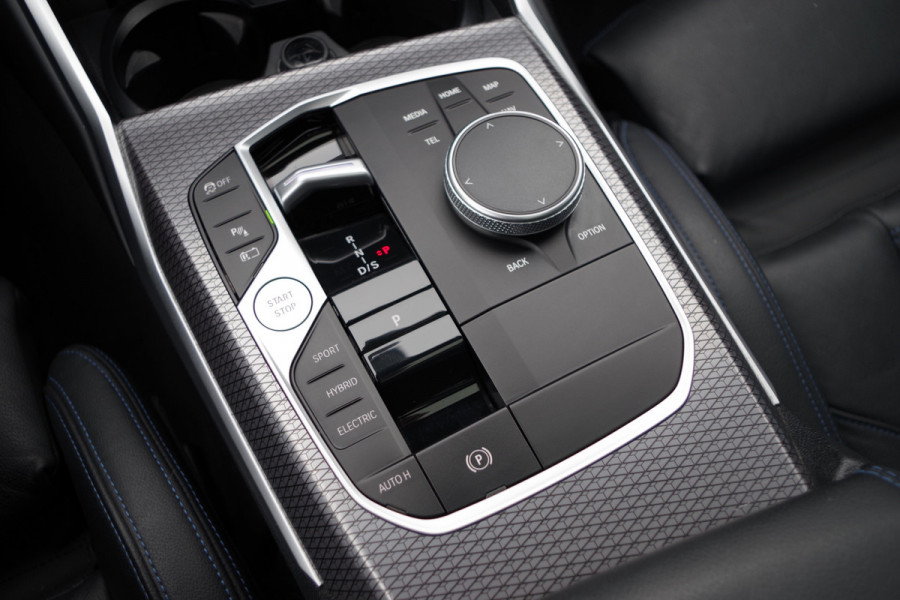 BMW 3 Serie Touring 330e 293 PK xDrive High Executive M-Sport Pro, Kuipstoelen, Panoramadak, Memory, Adap. Cruise Control