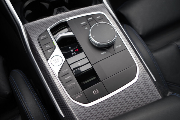 BMW 3 Serie Touring 330e 293 PK xDrive High Executive M-Sport Pro, Kuipstoelen, Panoramadak, Memory, Adap. Cruise Control