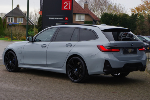 BMW 3 Serie Touring 330e 293 PK xDrive High Executive M-Sport Pro, Kuipstoelen, Panoramadak, Memory, Adap. Cruise Control