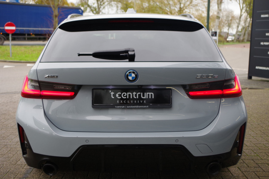 BMW 3 Serie Touring 330e 293 PK xDrive High Executive M-Sport Pro, Kuipstoelen, Panoramadak, Memory, Adap. Cruise Control