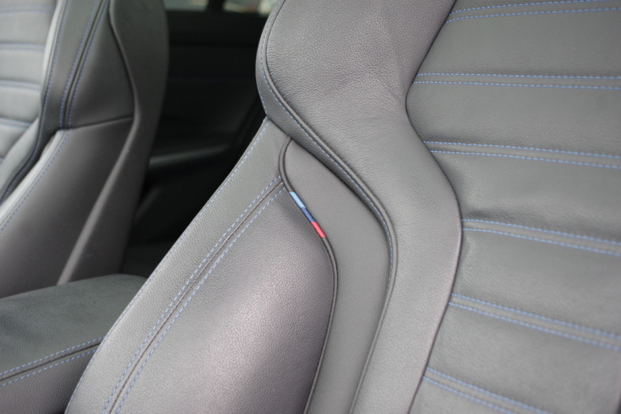 BMW 3 Serie Touring 330e 293 PK xDrive High Executive M-Sport Pro, Kuipstoelen, Panoramadak, Memory, Adap. Cruise Control