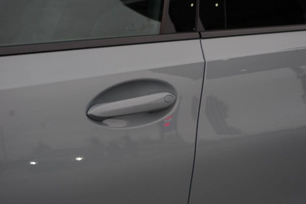 BMW 3 Serie Touring 330e 293 PK xDrive High Executive M-Sport Pro, Kuipstoelen, Panoramadak, Memory, Adap. Cruise Control