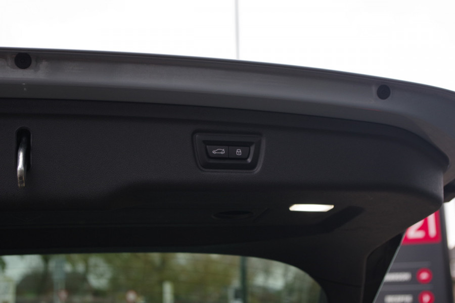 BMW 3 Serie Touring 330e 293 PK xDrive High Executive M-Sport Pro, Kuipstoelen, Panoramadak, Memory, Adap. Cruise Control