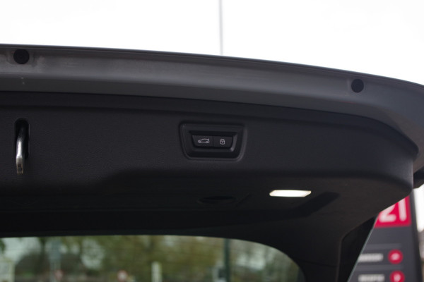 BMW 3 Serie Touring 330e 293 PK xDrive High Executive M-Sport Pro, Kuipstoelen, Panoramadak, Memory, Adap. Cruise Control