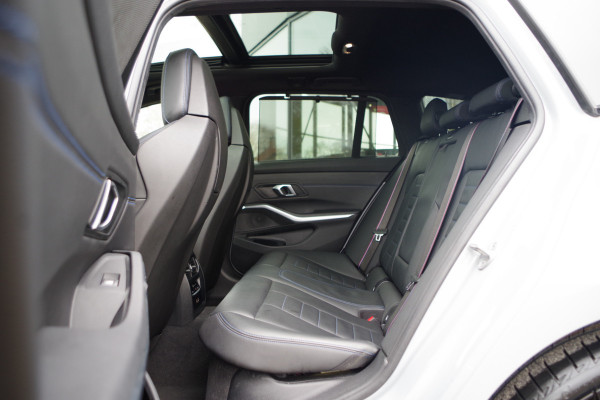 BMW 3 Serie Touring 330e 293 PK xDrive High Executive M-Sport Pro, Kuipstoelen, Panoramadak, Memory, Adap. Cruise Control