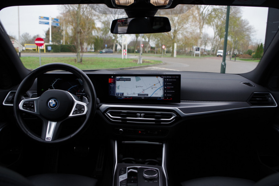 BMW 3 Serie Touring 330e 293 PK xDrive High Executive M-Sport Pro, Kuipstoelen, Panoramadak, Memory, Adap. Cruise Control