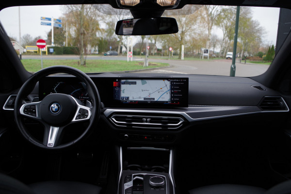 BMW 3 Serie Touring 330e 293 PK xDrive High Executive M-Sport Pro, Kuipstoelen, Panoramadak, Memory, Adap. Cruise Control