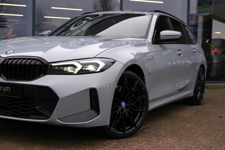 BMW 3 Serie Touring 330e 293 PK xDrive High Executive M-Sport Pro, Kuipstoelen, Panoramadak, Memory, Adap. Cruise Control