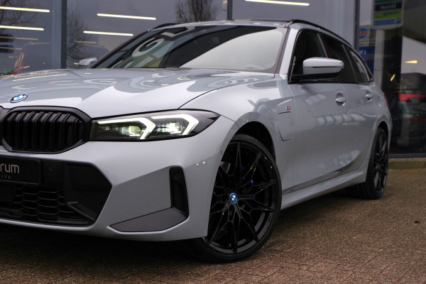 BMW 3 Serie Touring 330e 293 PK xDrive High Executive M-Sport Pro, Kuipstoelen, Panoramadak, Memory, Adap. Cruise Control