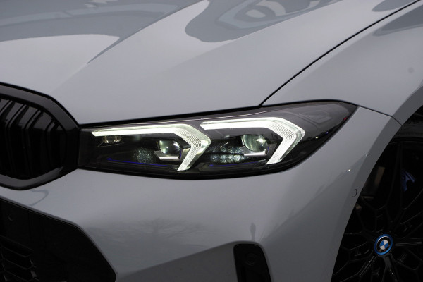 BMW 3 Serie Touring 330e 293 PK xDrive High Executive M-Sport Pro, Kuipstoelen, Panoramadak, Memory, Adap. Cruise Control