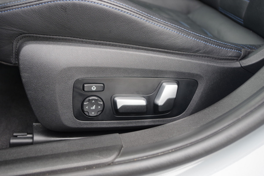 BMW 3 Serie Touring 330e 293 PK xDrive High Executive M-Sport Pro, Kuipstoelen, Panoramadak, Memory, Adap. Cruise Control