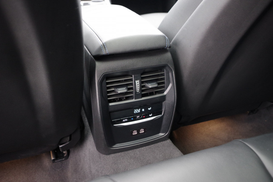 BMW 3 Serie Touring 330e 293 PK xDrive High Executive M-Sport Pro, Kuipstoelen, Panoramadak, Memory, Adap. Cruise Control