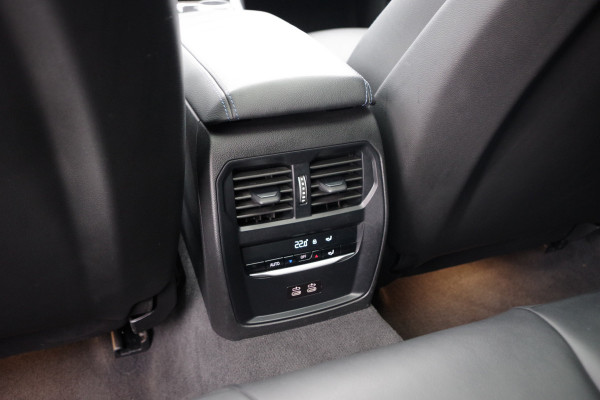 BMW 3 Serie Touring 330e 293 PK xDrive High Executive M-Sport Pro, Kuipstoelen, Panoramadak, Memory, Adap. Cruise Control