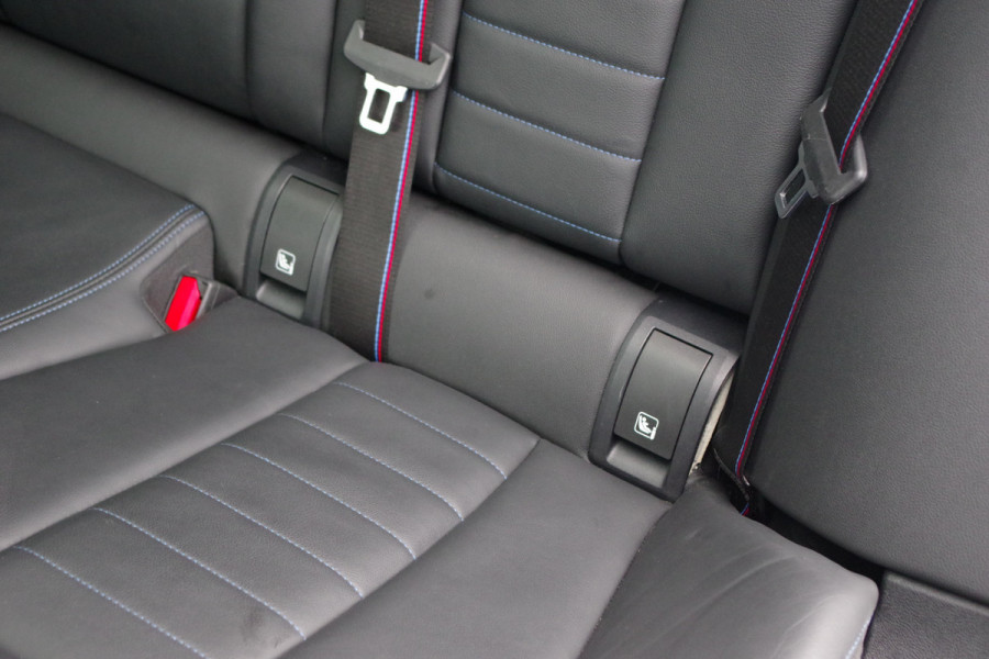 BMW 3 Serie Touring 330e 293 PK xDrive High Executive M-Sport Pro, Kuipstoelen, Panoramadak, Memory, Adap. Cruise Control