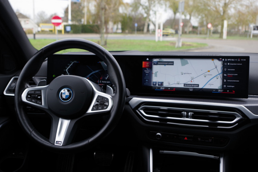 BMW 3 Serie Touring 330e 293 PK xDrive High Executive M-Sport Pro, Kuipstoelen, Panoramadak, Memory, Adap. Cruise Control