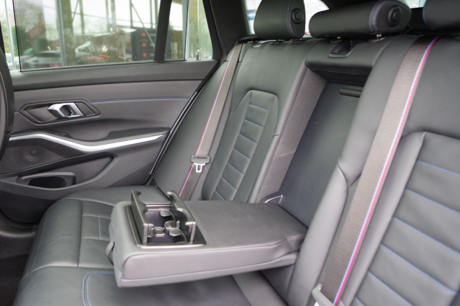 BMW 3 Serie Touring 330e 293 PK xDrive High Executive M-Sport Pro, Kuipstoelen, Panoramadak, Memory, Adap. Cruise Control