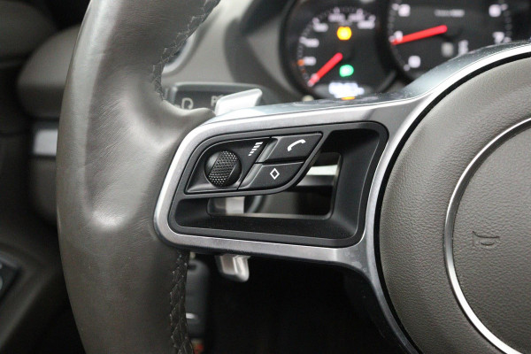 Porsche 718 Boxster 2.0 AANBIEDING!!!(Perfect OnderH, Sport Chrono, Sport Uitlaat, StoelV, Parkeersensoren, Navi, Cruise Con, Etc)