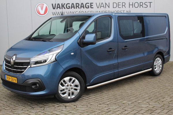 Renault Trafic 2.0-145pk dCi T29 L2H1 dubb. cabine Comfort. Erg nette Renault Trafic mèt dubbele cabine. Bijrijdersstoel, camera, LED verl., navigatie, tel. voorb., cruise control, airco, metallic lak, schuifdeur li+re, LM wielen, side bars, laadruimte betimmerd, trekhaak etc.
