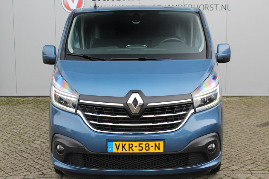Renault Trafic 2.0-145pk dCi T29 L2H1 dubb. cabine Comfort. Erg nette Renault Trafic mèt dubbele cabine. Bijrijdersstoel, camera, LED verl., navigatie, tel. voorb., cruise control, airco, metallic lak, schuifdeur li+re, LM wielen, side bars, laadruimte betimmerd, trekhaak etc.