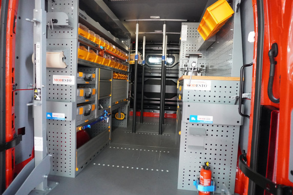 Renault Master T35 2.0 dCi 170PK L3H2 met COMPLETE WERKPLAATS INRICHTING Nr. V139 | Climate | Cruise | Camera | Apple- Android