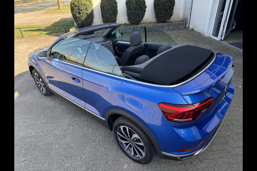 Volkswagen T-Roc Cabrio 1.5 TSI, Stuurverwarming, Trekh, ACC, DAB-tuner, windscherm, Face Lift model. . Een proefrit levert het bewijs. Neem contact op en we maken een afspraak!
