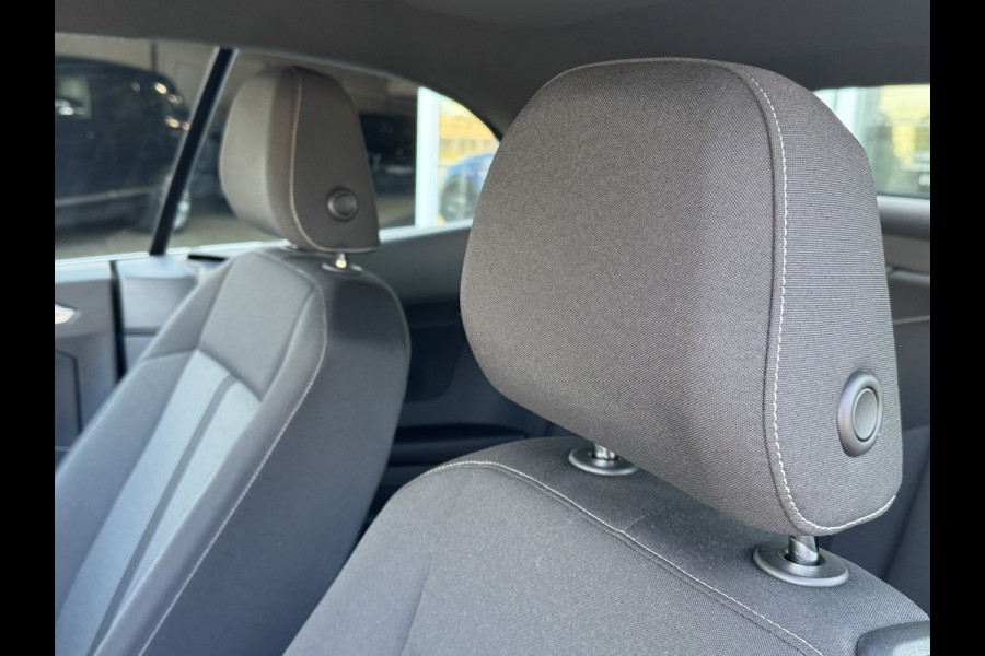 Volkswagen T-Roc Cabrio 1.5 TSI, Stuurverwarming, Trekh, ACC, DAB-tuner, windscherm, Face Lift model. . Een proefrit levert het bewijs. Neem contact op en we maken een afspraak!