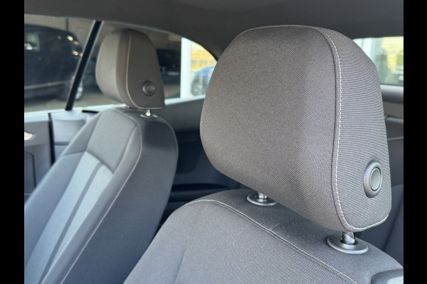 Volkswagen T-Roc Cabrio 1.5 TSI, Stuurverwarming, Trekh, ACC, DAB-tuner, windscherm, Face Lift model. . Een proefrit levert het bewijs. Neem contact op en we maken een afspraak!