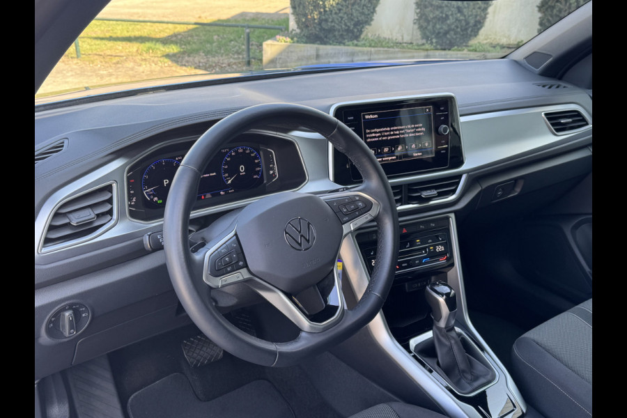 Volkswagen T-Roc Cabrio 1.5 TSI, Stuurverwarming, Trekh, ACC, DAB-tuner, windscherm, Face Lift model. . Een proefrit levert het bewijs. Neem contact op en we maken een afspraak!