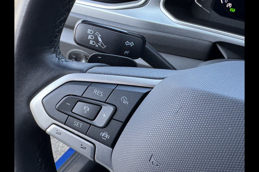 Volkswagen T-Roc Cabrio 1.5 TSI, Stuurverwarming, Trekh, ACC, DAB-tuner, windscherm, Face Lift model. . Een proefrit levert het bewijs. Neem contact op en we maken een afspraak!