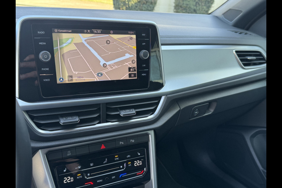 Volkswagen T-Roc Cabrio 1.5 TSI, Stuurverwarming, Trekh, ACC, DAB-tuner, windscherm, Face Lift model. . Een proefrit levert het bewijs. Neem contact op en we maken een afspraak!