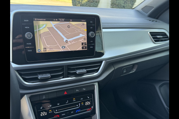 Volkswagen T-Roc Cabrio 1.5 TSI, Stuurverwarming, Trekh, ACC, DAB-tuner, windscherm, Face Lift model. . Een proefrit levert het bewijs. Neem contact op en we maken een afspraak!