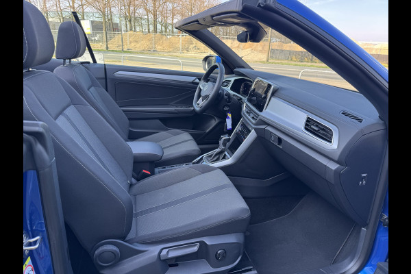 Volkswagen T-Roc Cabrio 1.5 TSI, Stuurverwarming, Trekh, ACC, DAB-tuner, windscherm, Face Lift model. . Een proefrit levert het bewijs. Neem contact op en we maken een afspraak!